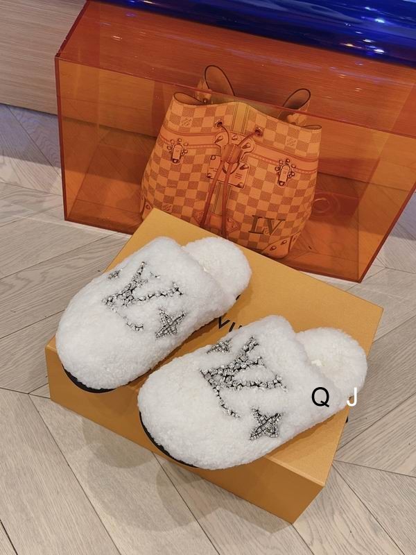 LV Women's Slippers 2